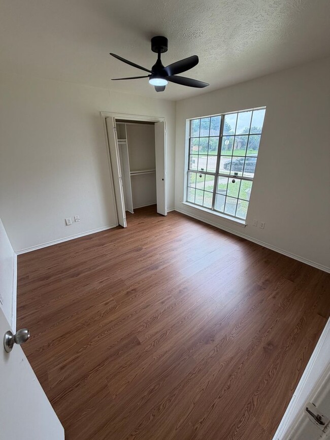 Building Photo - 2418 Guerrero Dr