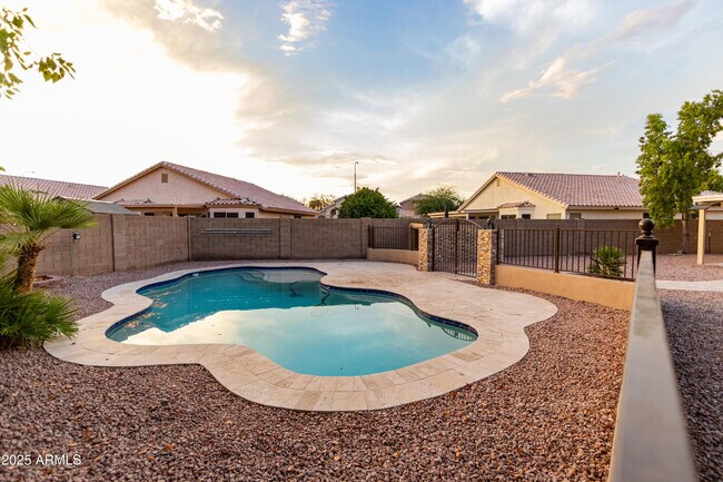 Building Photo - 2388 S Sycamore Pl