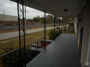 Building Photo - Charming 3-Bedroom, 1 Bathroom Ranch ***RE...