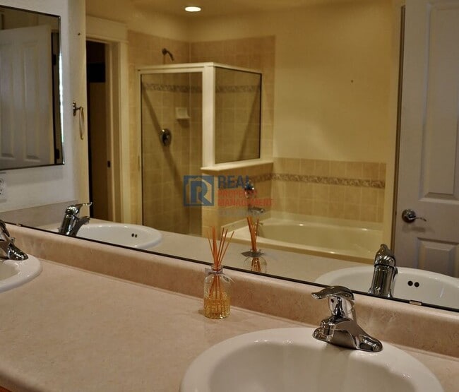 Building Photo - 14000 Winding River Ct