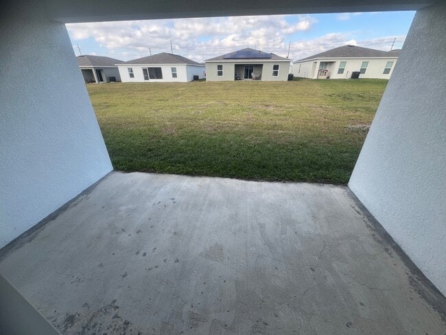 Building Photo - 1848 Grand Ridge St