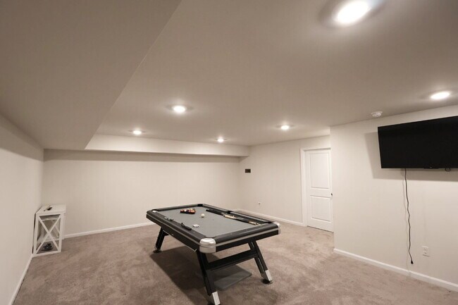 Building Photo - 7001 Batten Ct