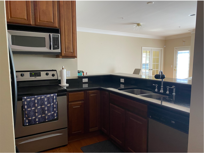 Building Photo - 3215 Camden Dr