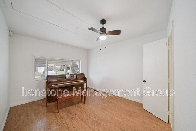 Building Photo - 219 E 45th Ct