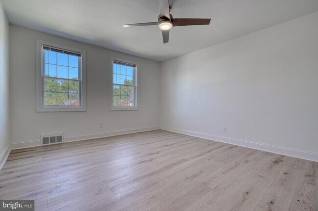 Building Photo - 1722 Edgewood Rd