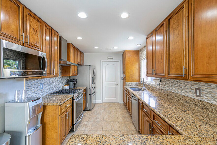 Building Photo - 9434 McLennan Ave