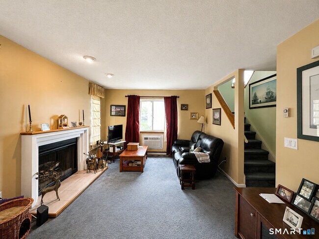 Building Photo - 925 Oronoke Rd