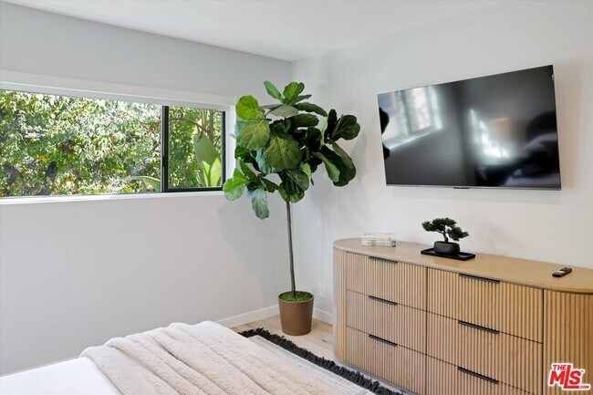 Building Photo - 7300 Franklin Ave