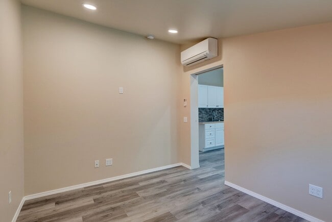 Building Photo - 811 W Patmore Rd