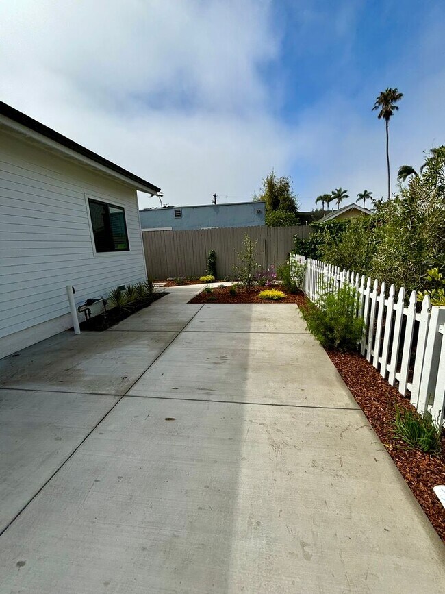 Building Photo - 212 - Carpinteria Asset Mgmt LLC (Walnut duplex)