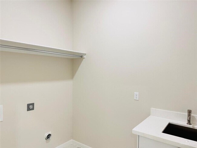 Building Photo - 1020 W Solaris Ln