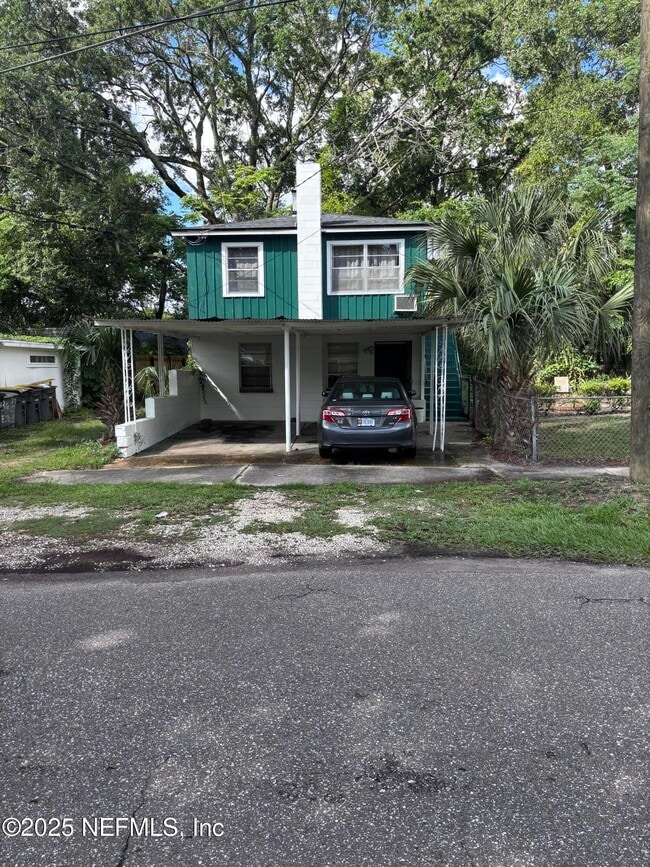 Primary Photo - 1746 Ingleside Ave
