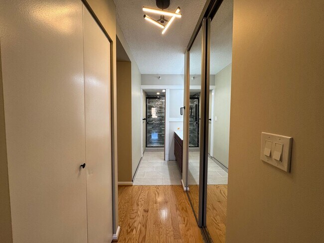 Building Photo - Luxurious Double Suite Condo With 2 Full Baths and Sunroom In Desired Belvedere Condominiums