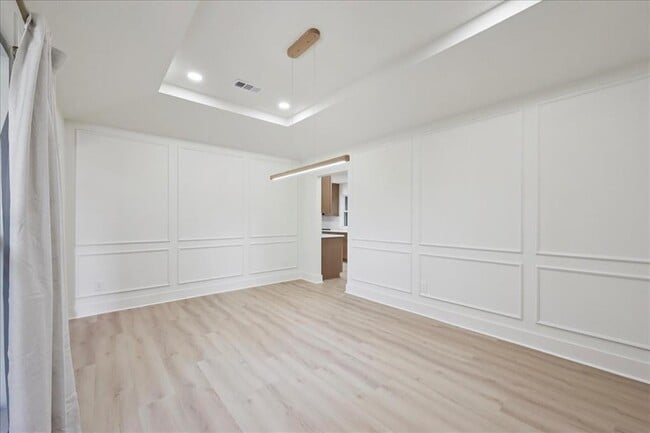 Building Photo - 7060 Burlington Dr