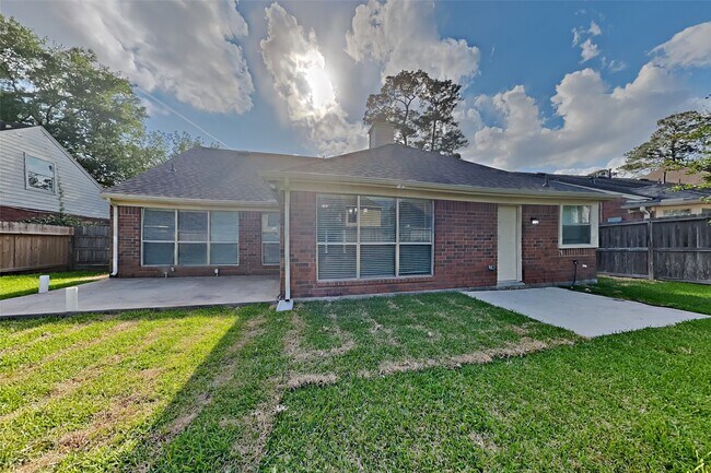 Building Photo - 19018 Oakway Dr