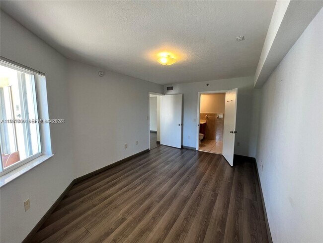 Building Photo - 637 SW 3rd St