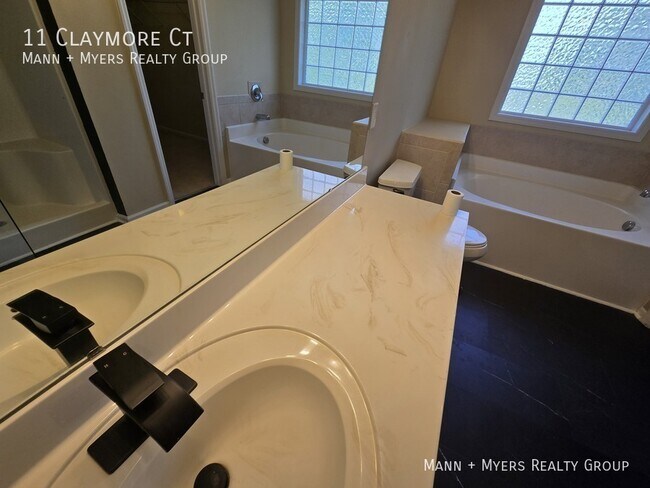 Building Photo - 11 Claymore Ct