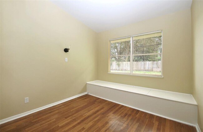Building Photo - 5614 Fontenelle Dr