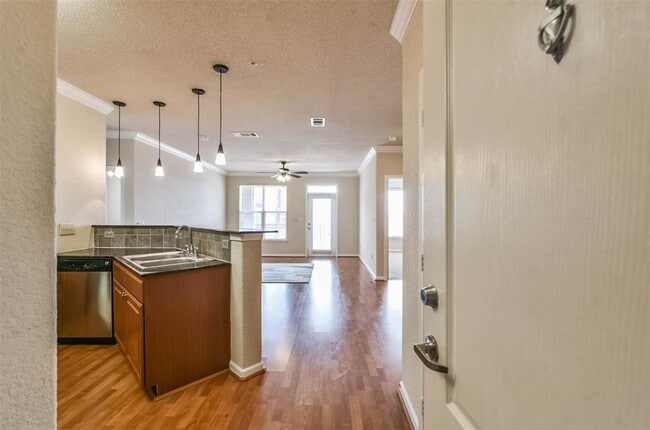 Building Photo - 1711 Old Spanish Trail