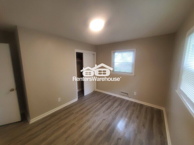 Building Photo - 5854 N 64th St