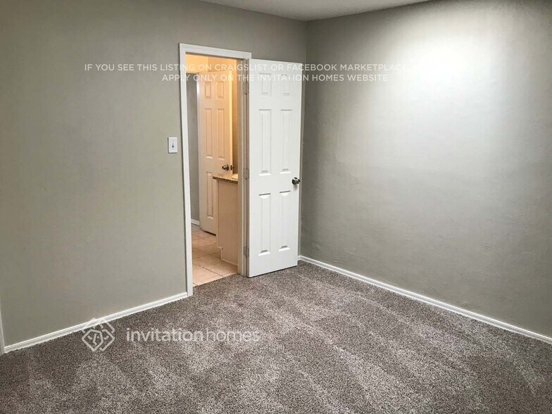 Building Photo - 1031 W 6th Pl