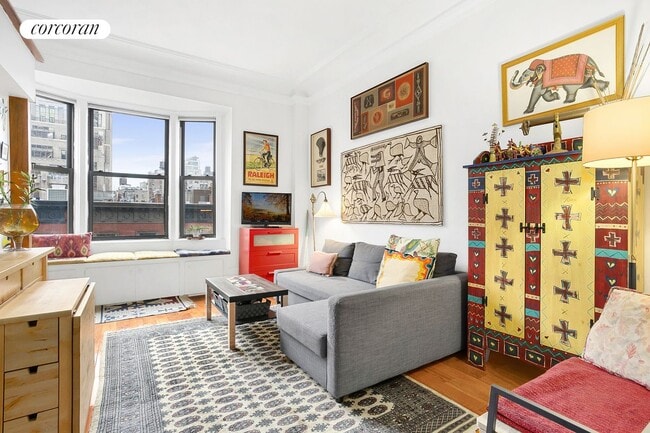 Building Photo - 140 W 69th St
