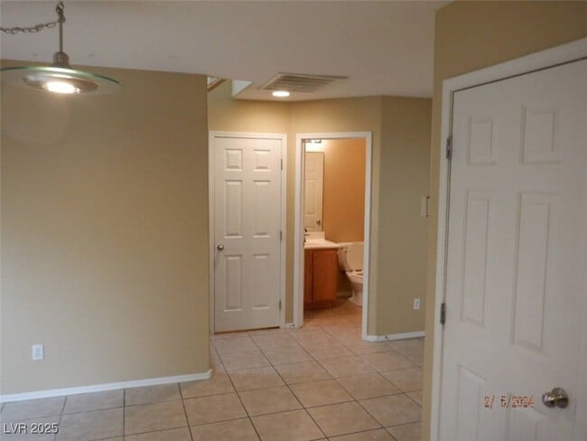Building Photo - 7920 Windhamridge Dr