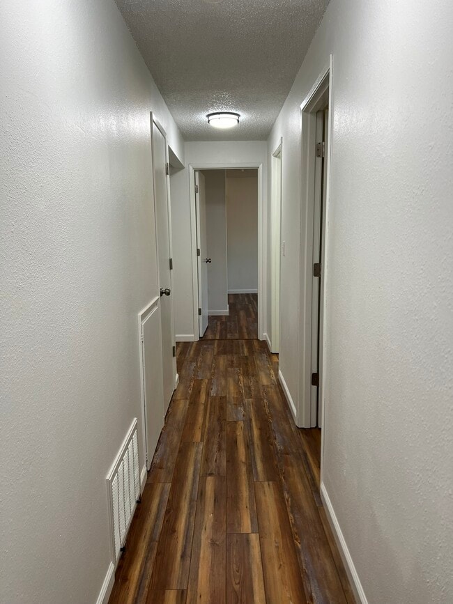 Building Photo - 2394 Lodgepole Dr SE