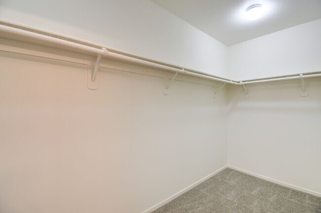Building Photo - 3 Bed Home - Open Floor Design - Community Pool - New Everything Inside