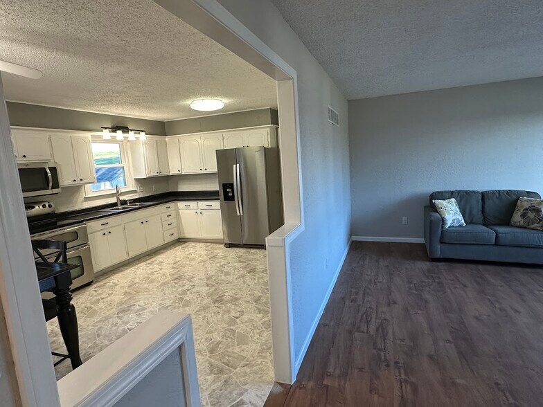 Building Photo - 103 Spring St