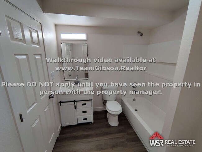 Building Photo - 1960 Summertree Dr