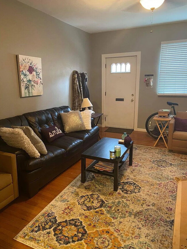 Building Photo - Charming 2BR South Side Home | Updated Kitchen w/ Dishwasher | Prime Pittsburgh Location