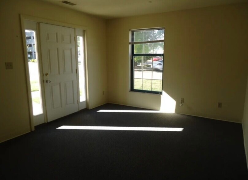 Building Photo - 220 N McKinley Ave