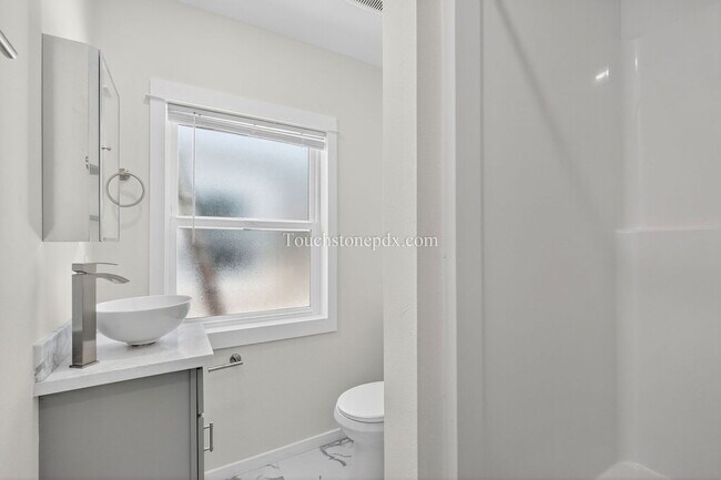 Building Photo - 4938 SE Foster Rd