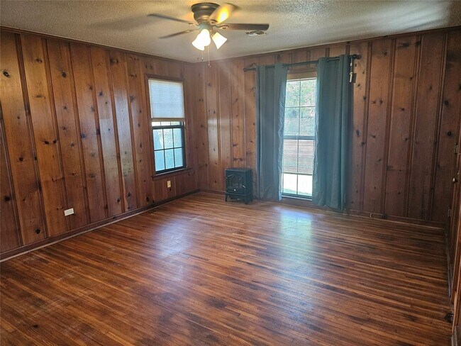 Building Photo - 503 W 12th St