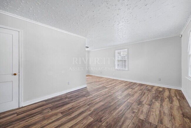 Building Photo - A MUST SEE !!!! FULLY RENOVATED AND SECTION 8 WELCOMED !!!!!