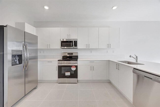 Building Photo - 2546 SE 29th St