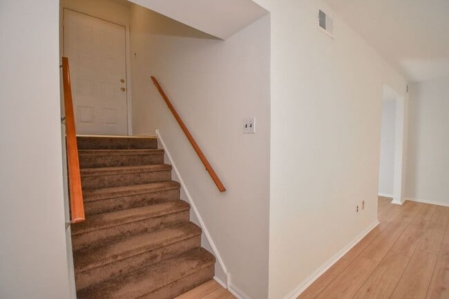 Building Photo - 6 Aspen Way