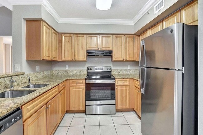 Building Photo - 15155 Michelangelo Blvd