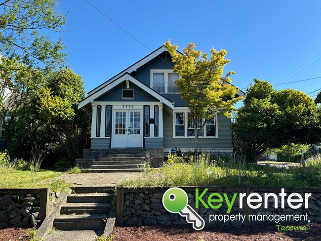 Building Photo - One of a Kind Craftsman House in Tacoma!