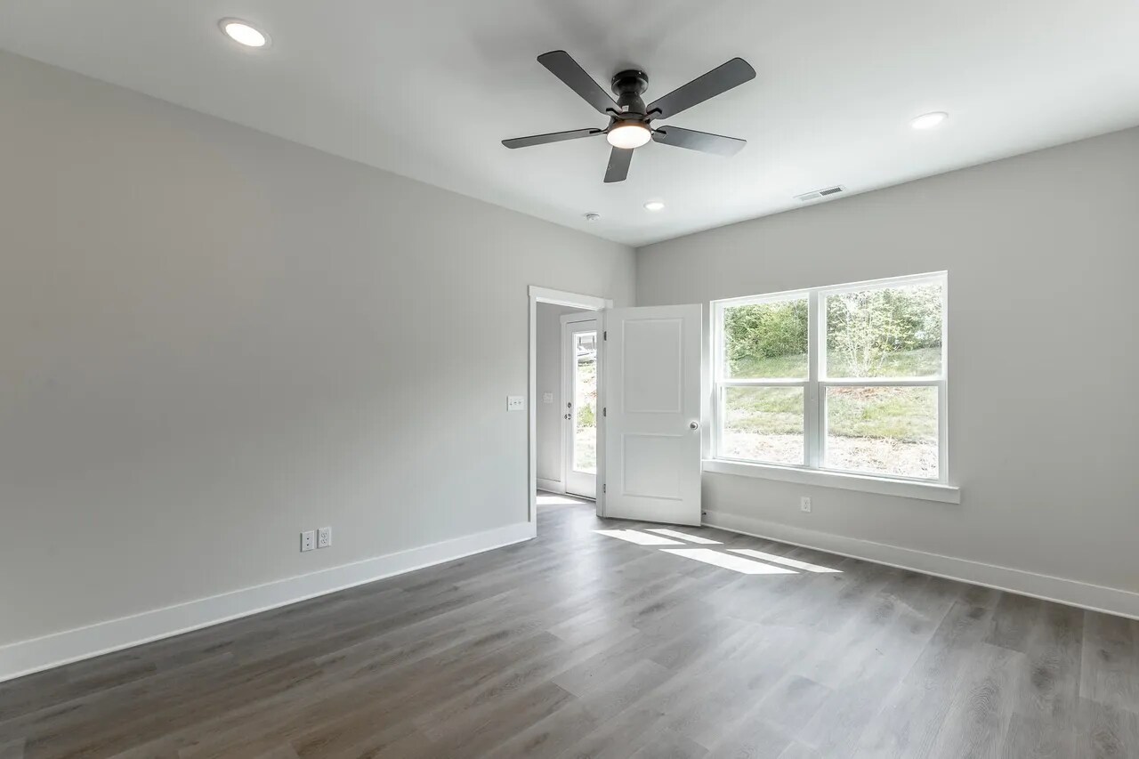 Building Photo - 4696 Heiskell Dr