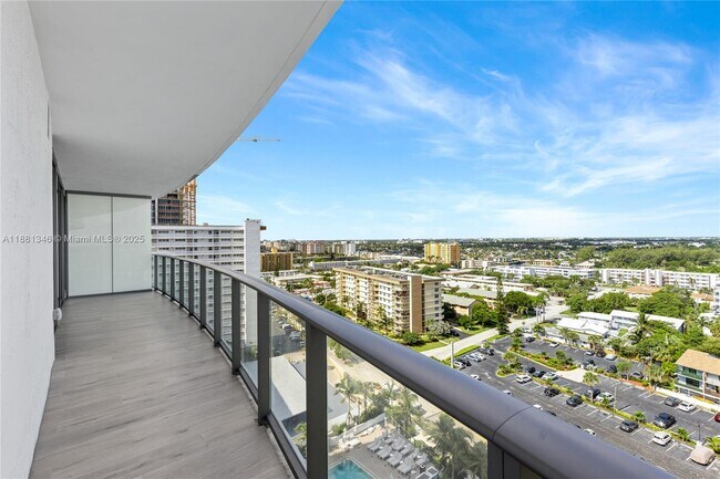 Building Photo - 1116 N Ocean Blvd