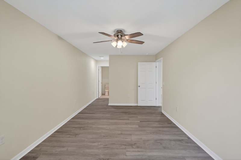 Building Photo - 916 23rd St E