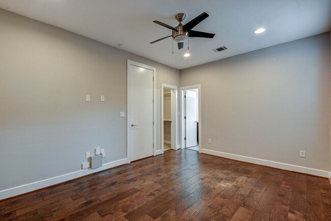 Building Photo - Modern Comfort Meets City Living — 3-Story Townhome Ready Now!