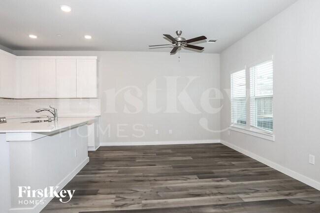 Building Photo - 333 N Centro Cir
