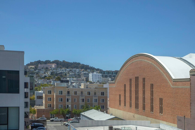 Building Photo - 1863 Mission St