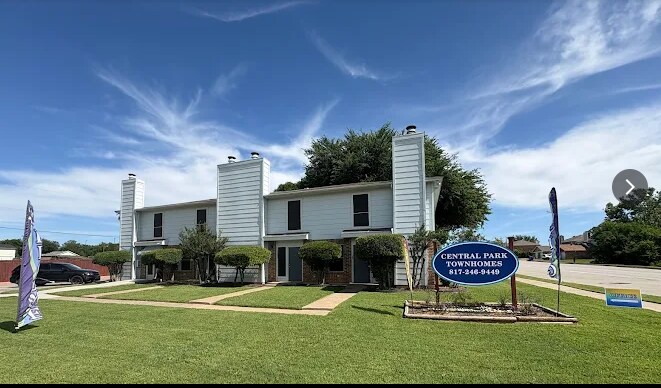 Building Photo - 218 S Las Vegas Trail