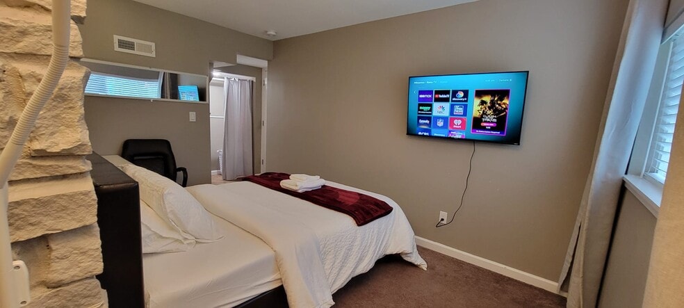 Building Photo - 1803 N 200th St