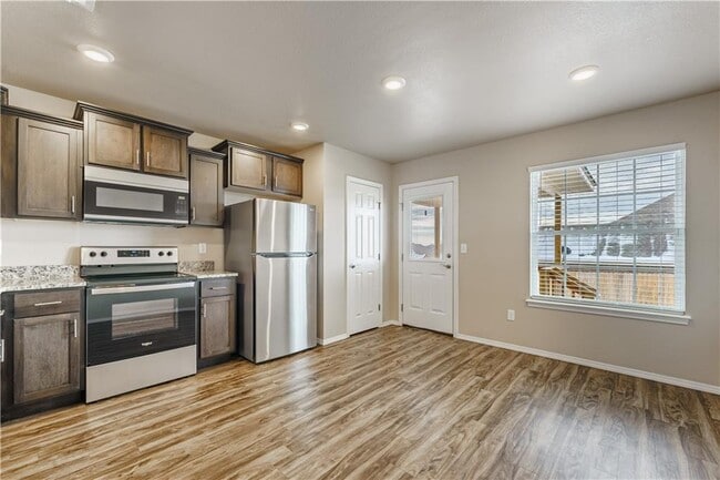 Building Photo - 1008 Vista St