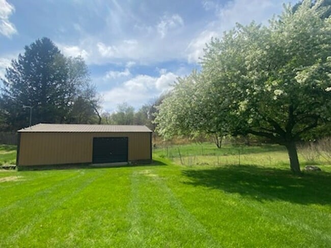 Building Photo - 5 bed / 3.5 bath Ranch House